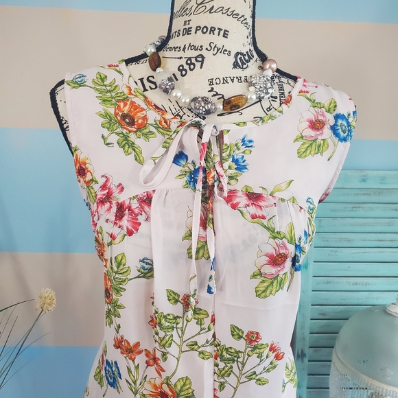 Rose and Olive Floral Tank Top - Picture 2 of 6